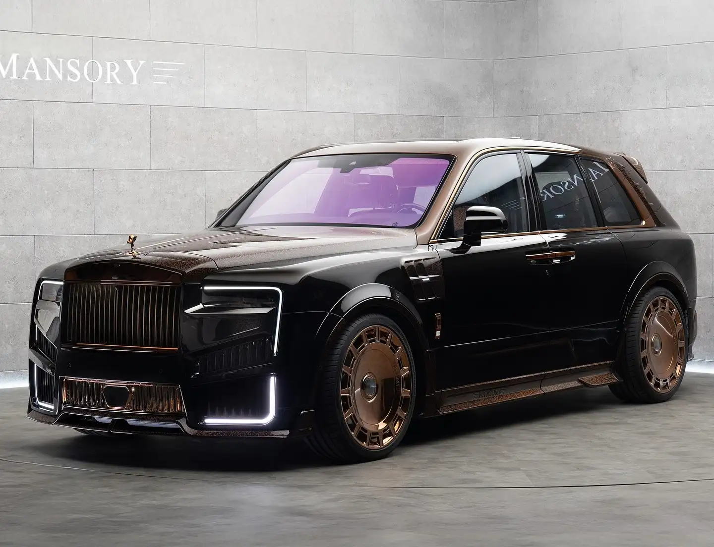 Оригинальный дизайн и 720 сил: представлен экстравагантный кроссовер Rolls-Royce (фото)