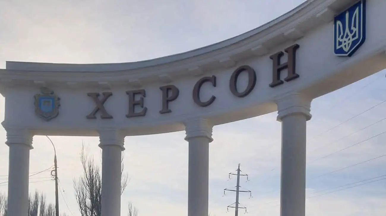 Russians attack Kherson with artillery, killing one man and injuring 19-year-old boy