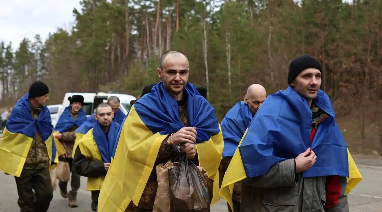 Ukraine returns 197 defenders from Russian captivity