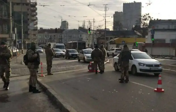 Зупинили на блокпосту та відправили до ТЦК: в яких випадках це незаконно та як діяти