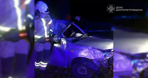 Смертельна ДТП у Дніпрі: рятувальники деблокували загиблого та постраждалого