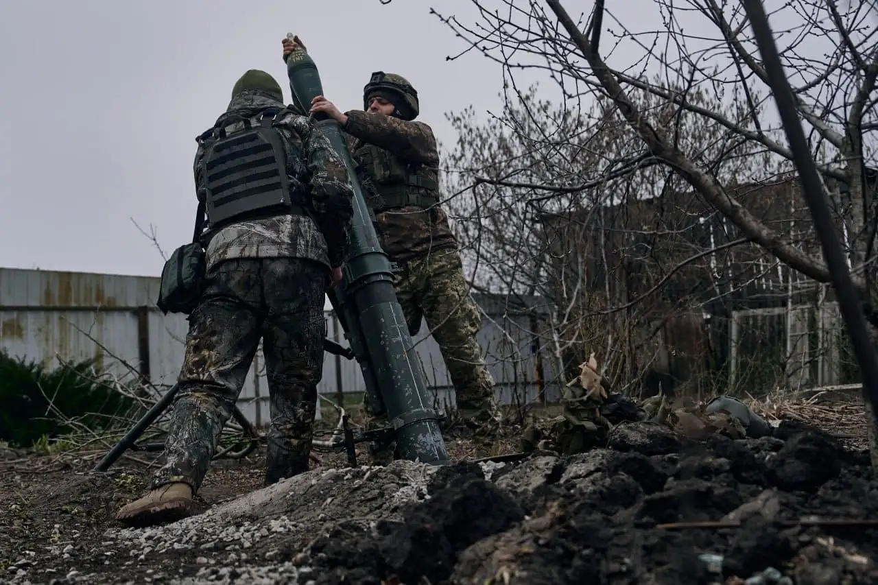 ВС РФ пытались прорваться колонной техники в районе Часового Яра: ВСУ дали бой (видео)