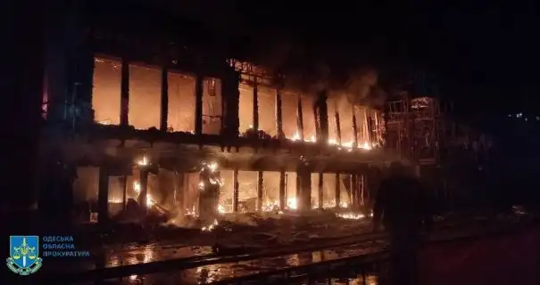 В Одесі через атаку БпЛА згорів елітний автопарк