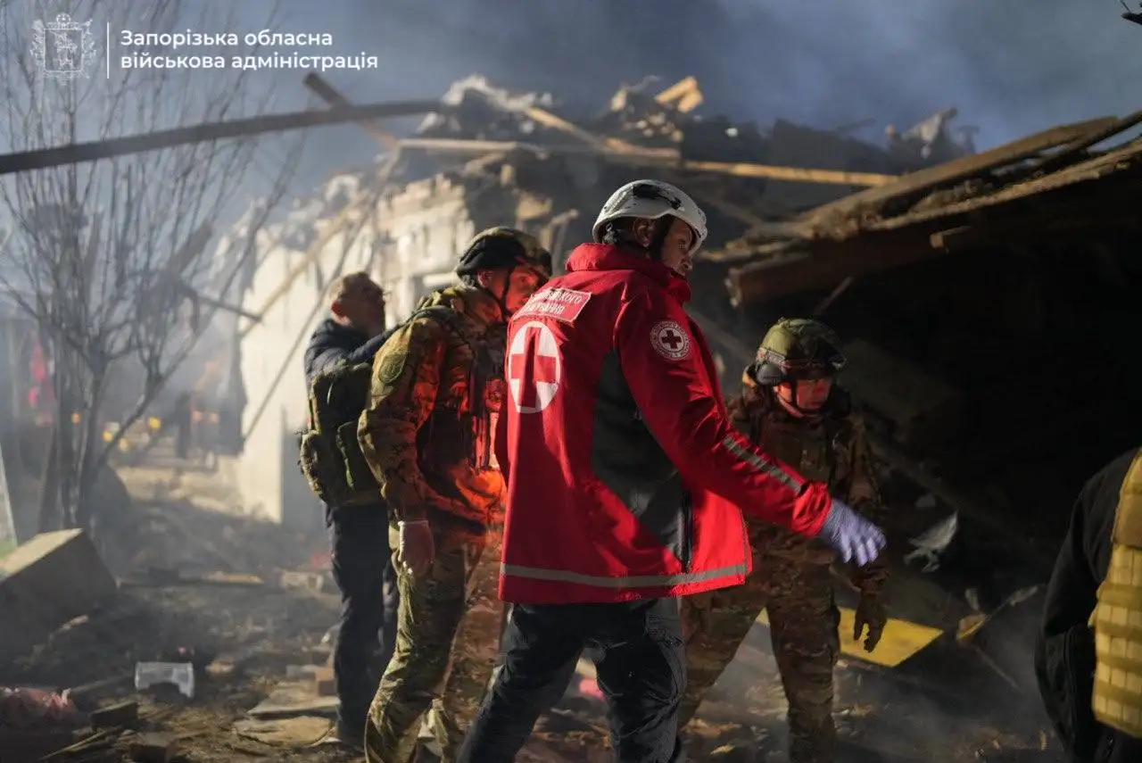 Обстрел Запорожья: количество пострадавших и погибших возросло, детали (фото, видео)