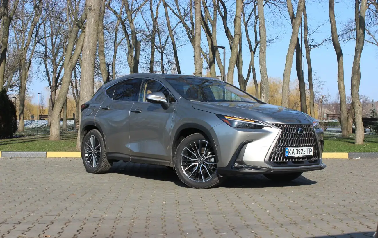 Lexus NX450+ на тест-драйве: первый плагин-гибрид премиального бренда в действии