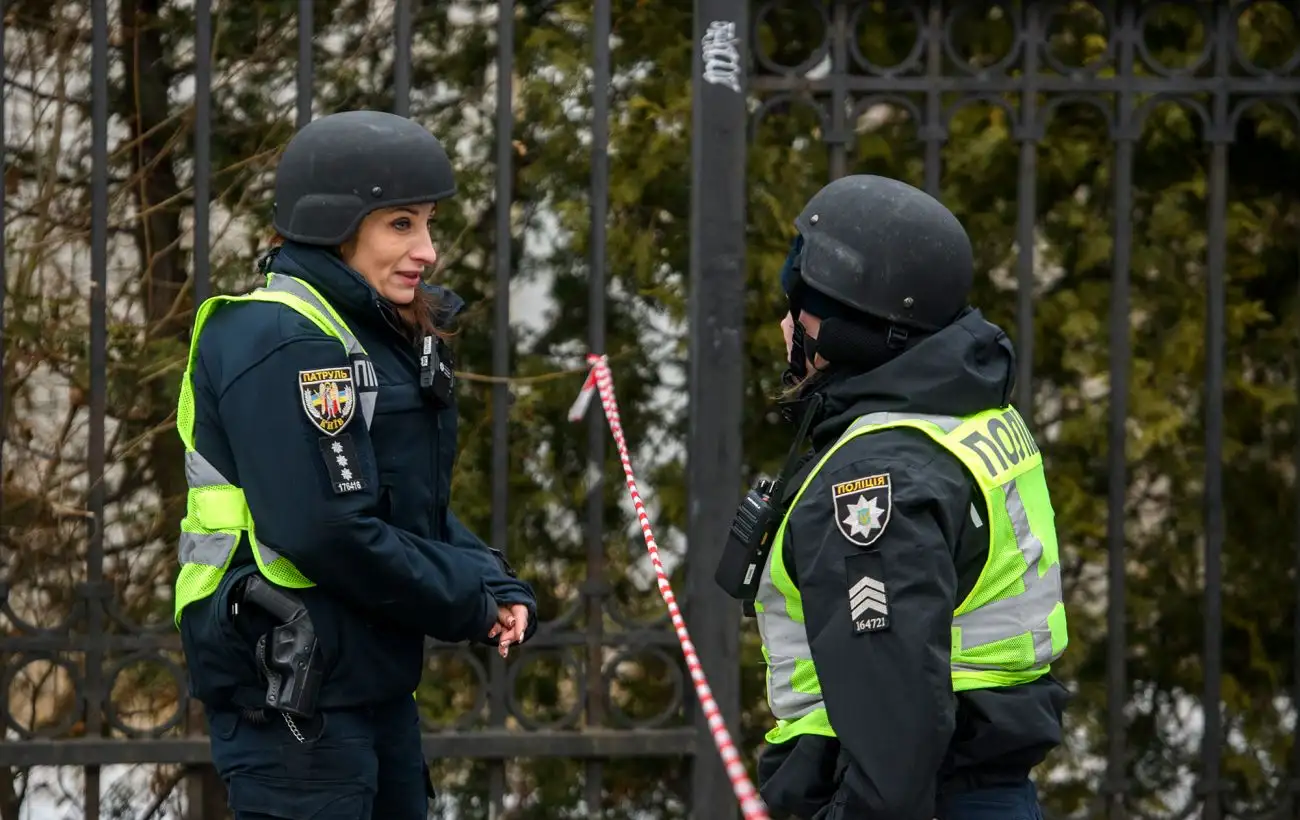 В центре Харькова мужчина стрелял из окна авто: что говорят в полиции