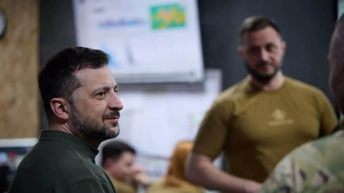 Zelenskyy visits command posts in Kharkiv Oblast – video