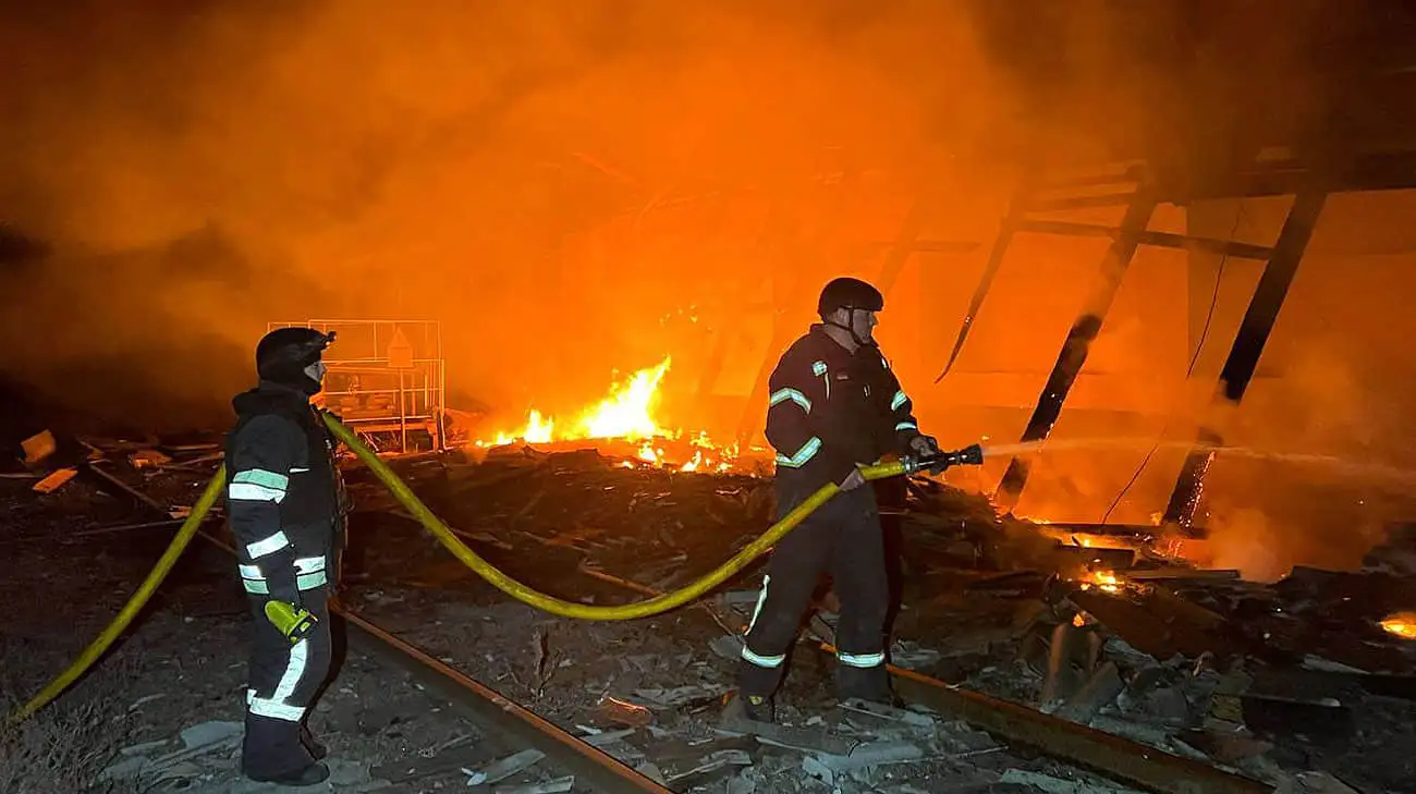 Russians attack Kharkiv Oblast with drones: large-scale fire breaks out at agricultural facility