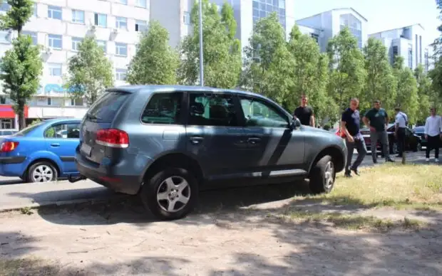 Проверят каждый двор: столичные власти возьмутся за автомобили, нарушителей не простят