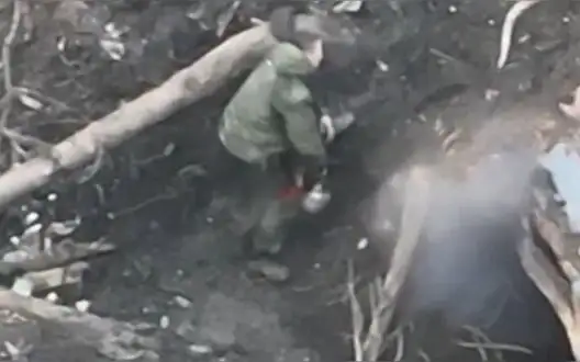 Occupier approaches Ukrainian dugout and gets shot in head. VIDEO