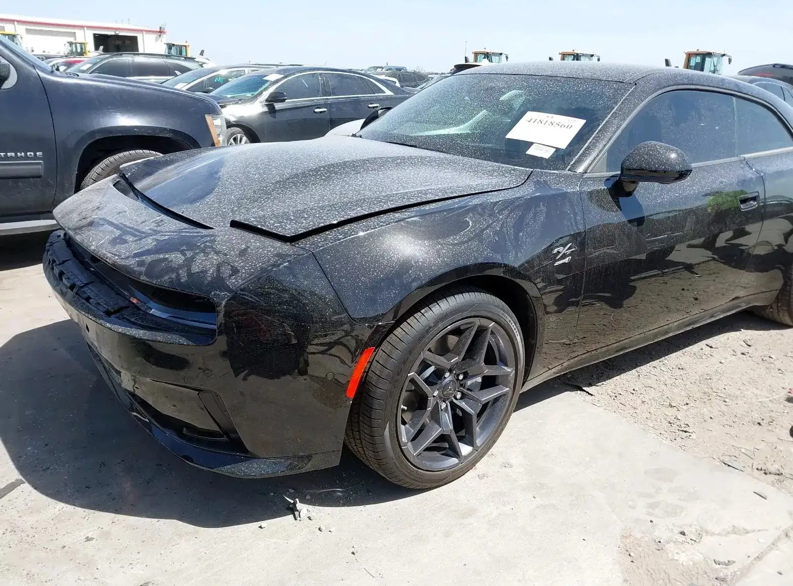 Новейший спорткар Dodge Charger 2025 разбили вскоре после покупки (фото)