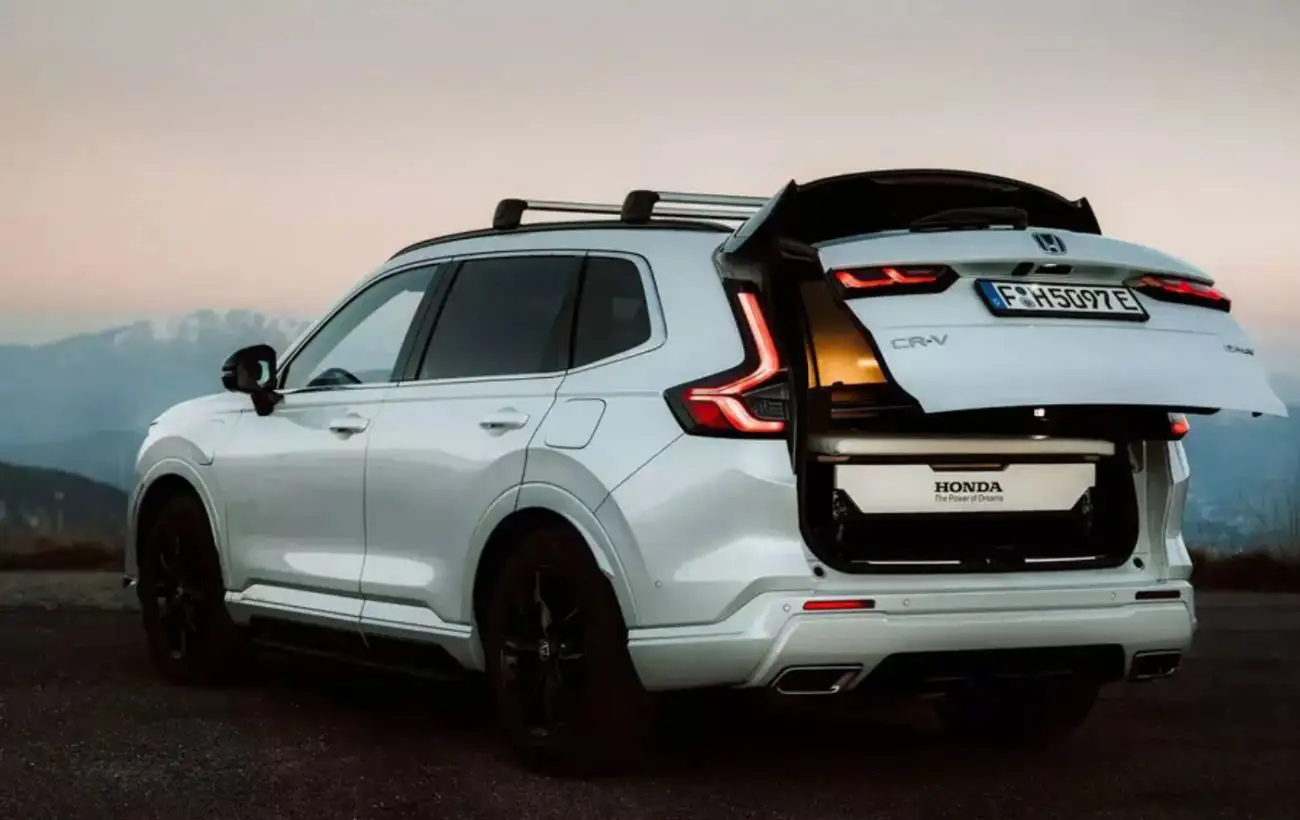 Honda представила гибридный кроссовер CR-V со встроенным "мини-отелем": подробности