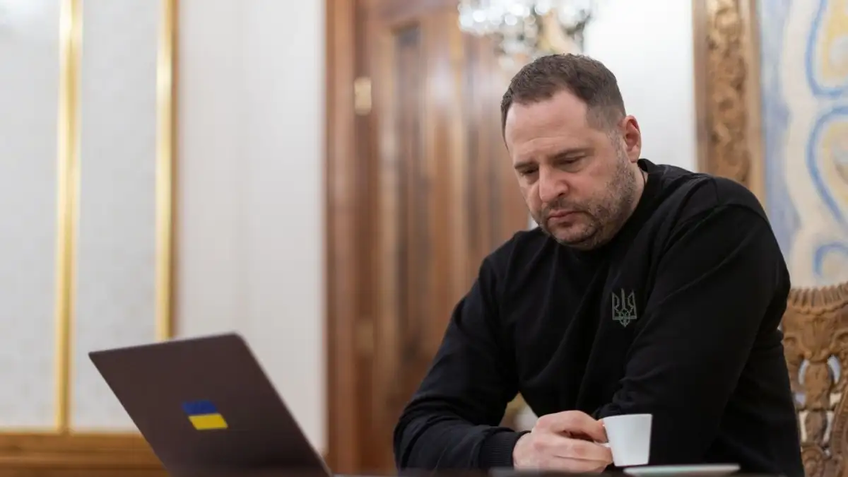 Yermak holds talk with advisers to French and British Presidents