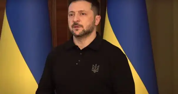 Зеленский назвал версии о мотивах нападения на журналиста Макарова в Киеве