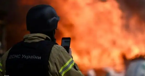 Россияне атаковали Запорожье: возник пожар, есть раненые