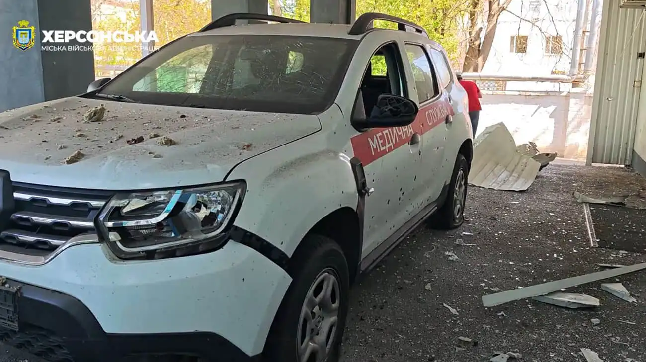 Russia attacks hospital in Kherson with drones: six injured – video