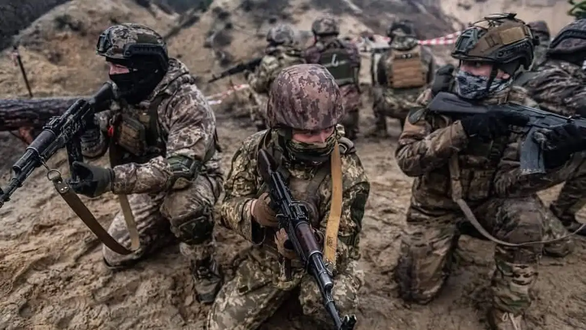 There are currently about 800,000 or 600,000 volunteers in Ukrainian army – Zelenskyy