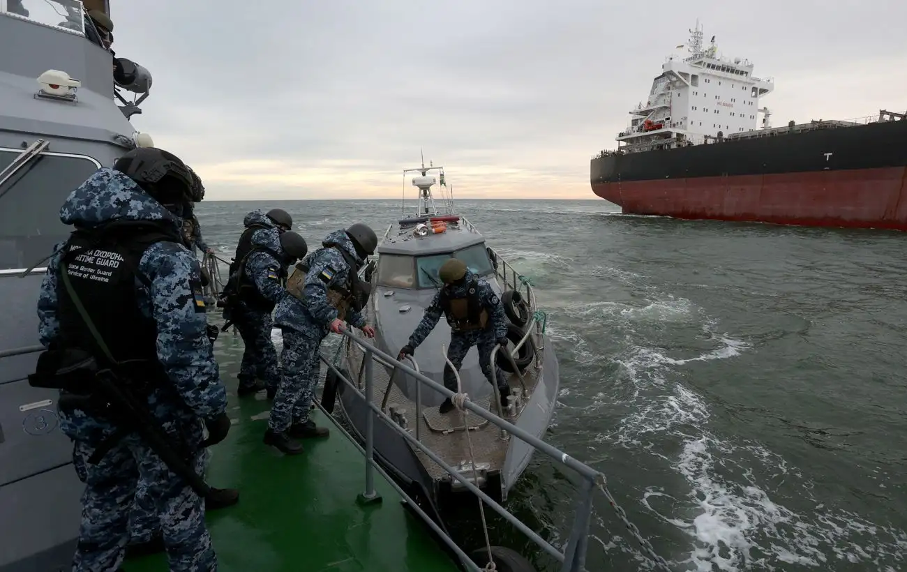 Фальшивый флаг не помог: Украина арестовала судно РФ с ворованным зерном из Крыма