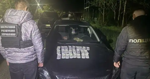 На Закарпатті прикордонники затримали зловмисників, які за 3000 доларів переправляли чоловіка до Угорщини