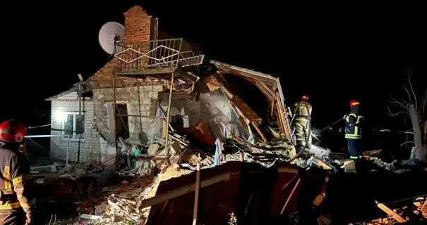 Россияне массированно атаковали Днепропетровщину дронами: погибла 12-летняя девочка, есть пострадавшие