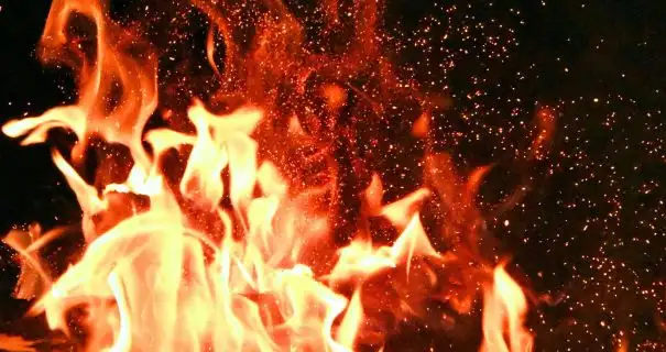 В Івано-Франківську на вулиці біля Пасажу палав чоловік