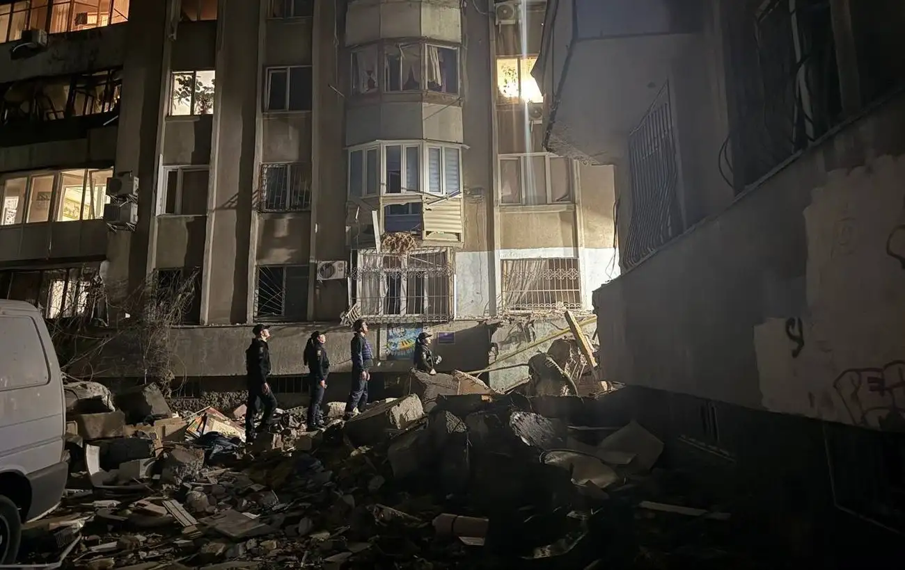 Показано наслідки обстрілу Одеси: є жертви і поранені, пошкоджені багатоповерхівки і школа