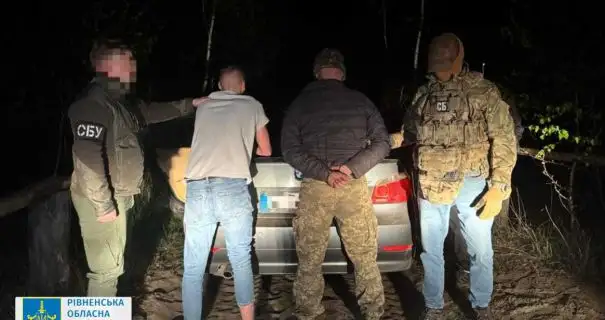 За кордон за 13,5 тис доларів: на Рівненщині заблокували черговий канал переправлення чоловіків