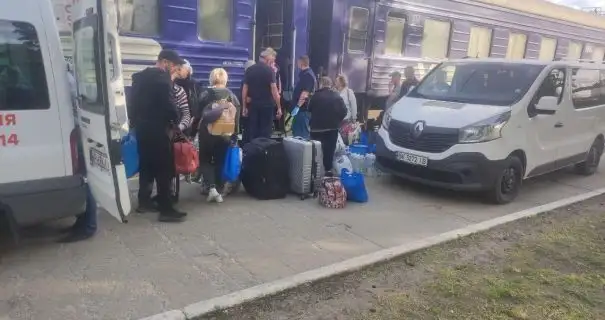 На Донеччині десятки тисяч цивільних залишаються в прифронтовій зоні