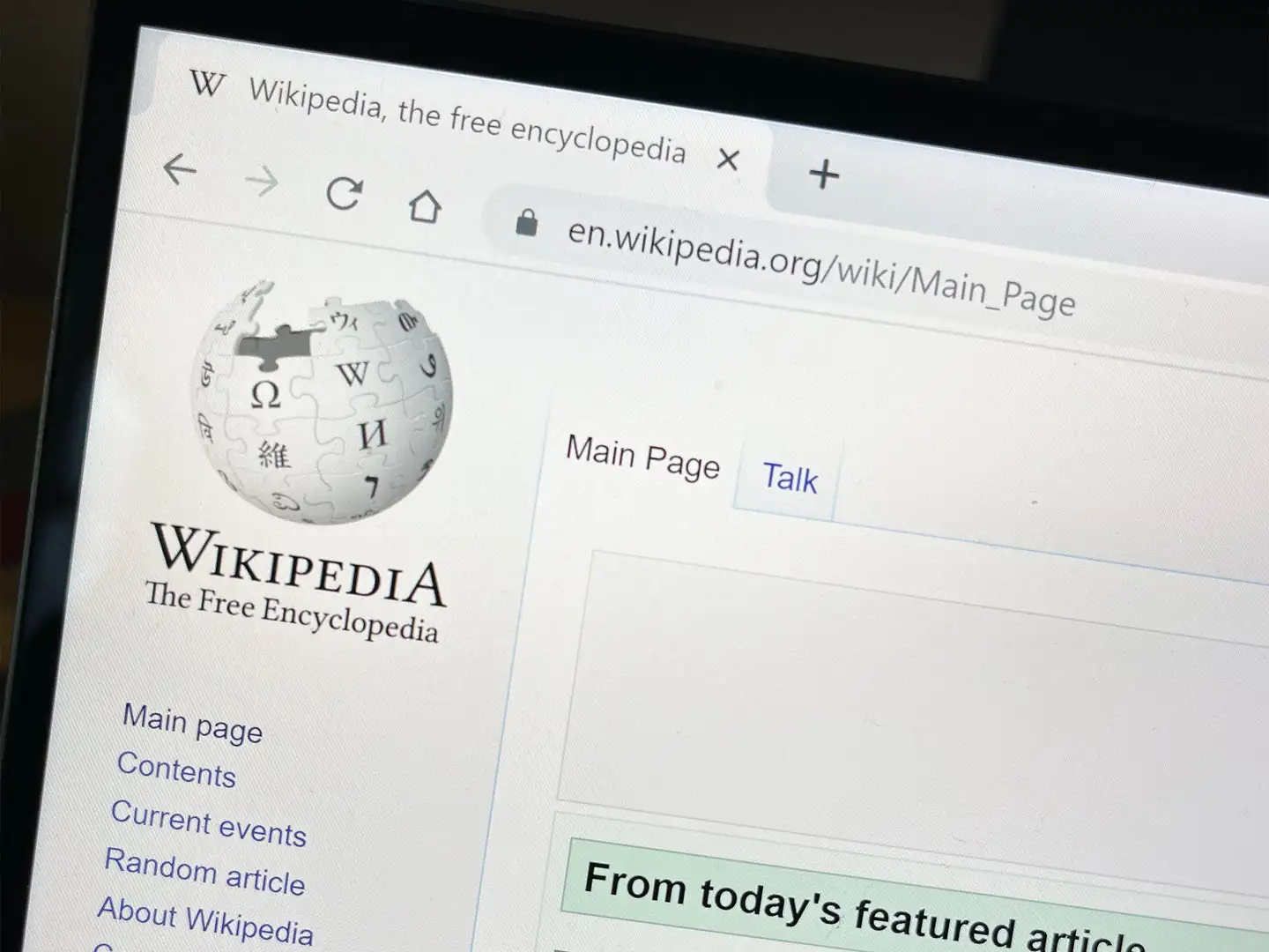 Статьи в "Википедии" будет писать ИИ: сохранят ли работу люди-редакторы