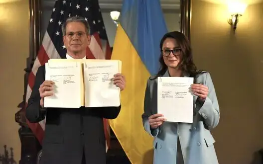 Economic deal with US contains no guarantees of aid for Kyiv - The New York Times