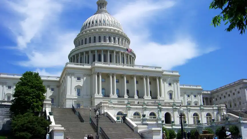 У Сенаті США обговорюють законопроєкт щодо 500% мит для покупців російської нафти