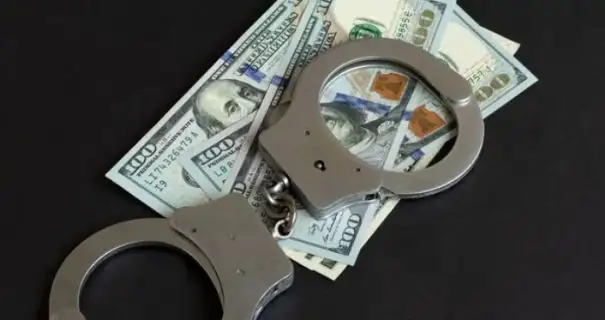 На Харьковщине женщина может сесть в тюрьму, за то, что предложила 200 долларов полицейскому