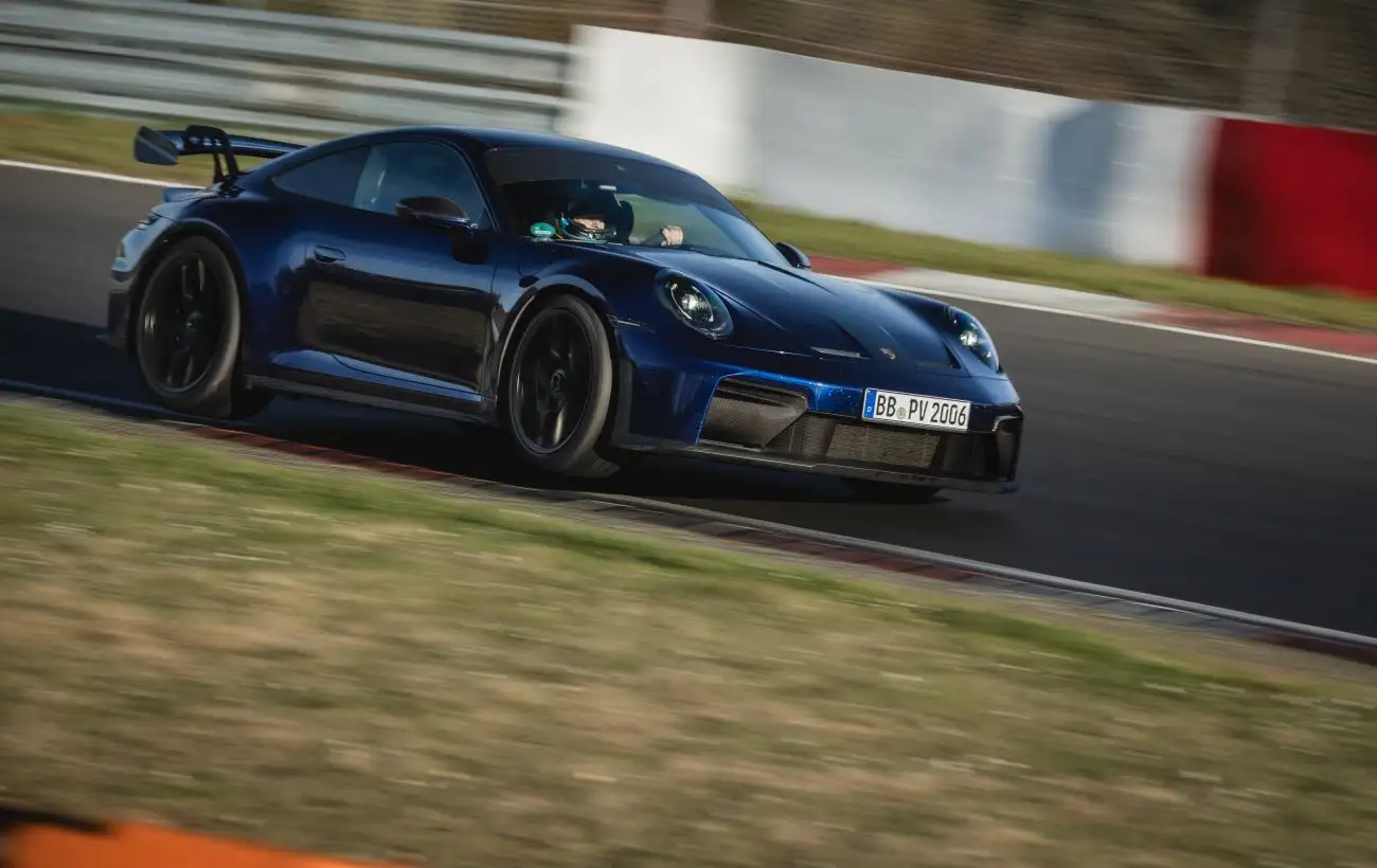 Суперкар Porsche 911 GT3 установил новый рекорд на трассе Нюрбургринг