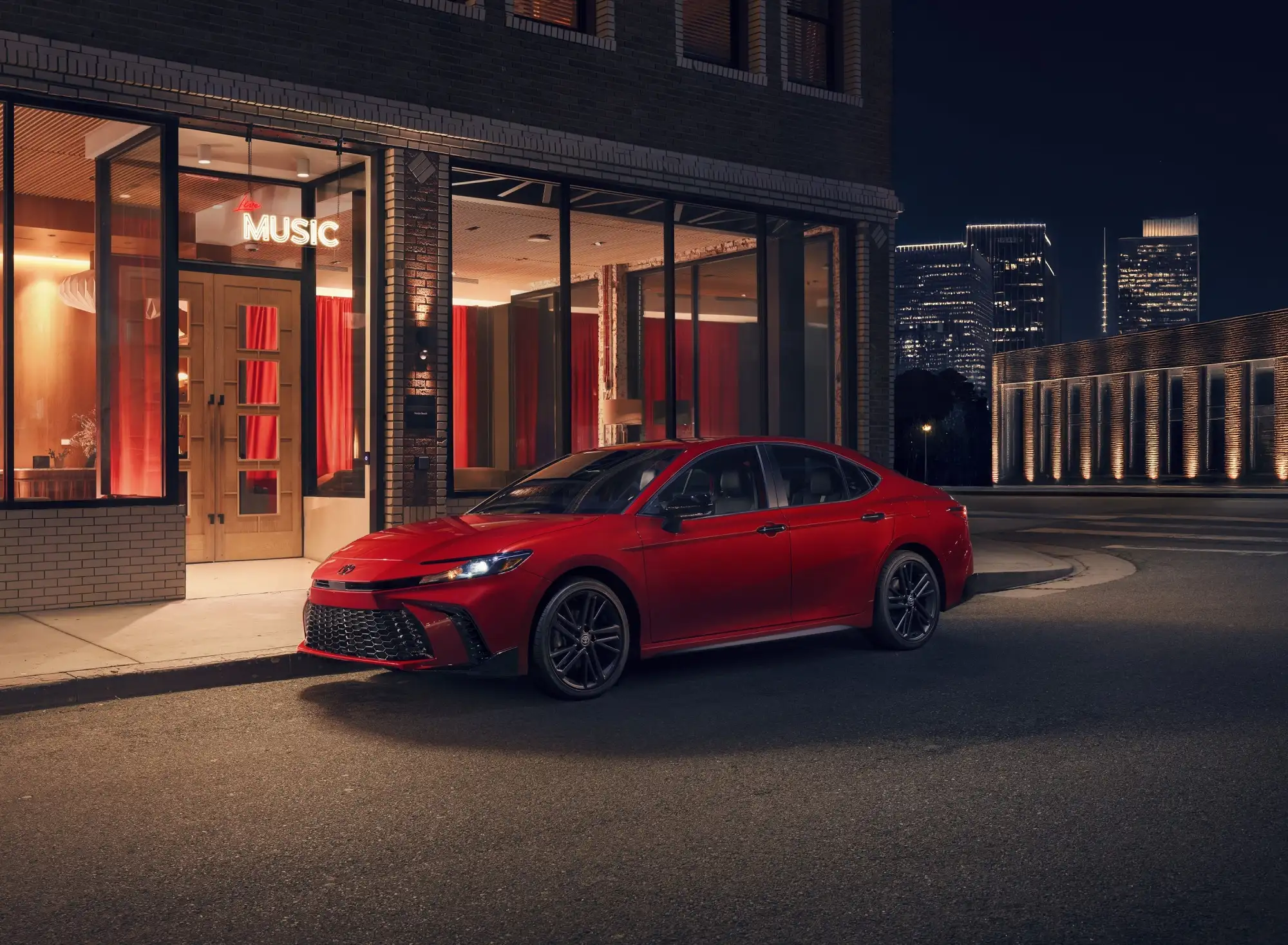 В спортивном духе: Toyota Camry получила новую стильную версию (фото)