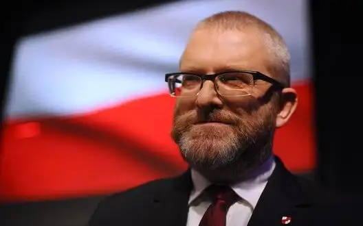Pro-Russian Polish presidential candidate Braun tears down Ukrainian flag from city hall: police launch investigation. VIDEO