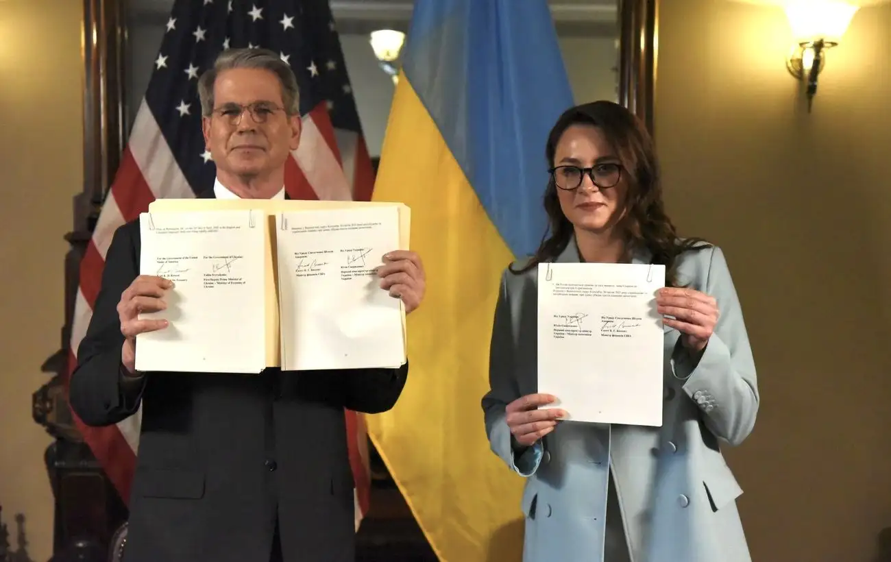 Украина и США подписали сразу три документа по соглашению о недрах, - Politico