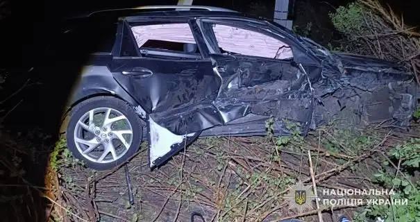 На Львівщині зіткнулись Mazda та Mitsubishi: є постраждалий