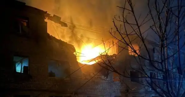 Росіяни атакували Запоріжжя: завдали понад 10 ударів, є загиблий, люди під завалами