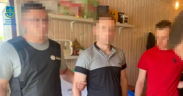 Житель Хмельниччини виманював $4000 у матері зниклого безвісти захисника