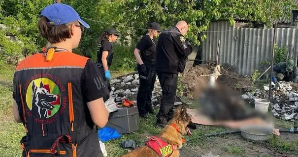 Залив тіло бетоном: на Дніпропетровщині чоловік під час сварки вбив матір