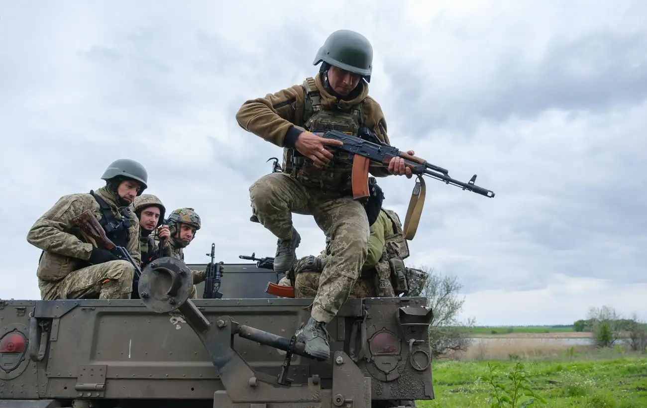 Відбили штурм та затрофеїли техніку. ССО показали епічний бій біля Часового Яру (відео)