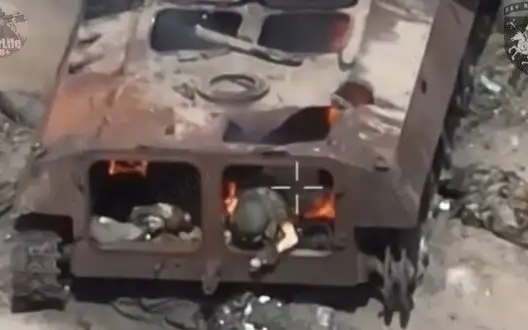 Engulfed in flames, occupier trying in vain to climb out of burning armoured vehicle. VIDEO 18+
