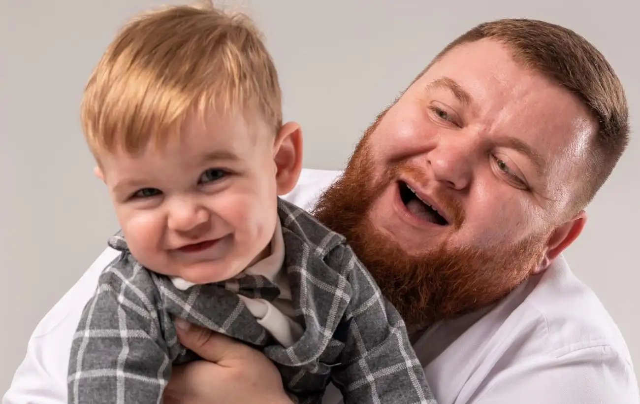 "Очевидный прогресс есть". Юморист Жогло высказался об аутизме 4-летнего сына