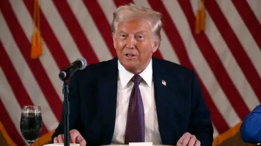 Трамп погрожує Європі 200% митами на вина і шампанське — що трапилося