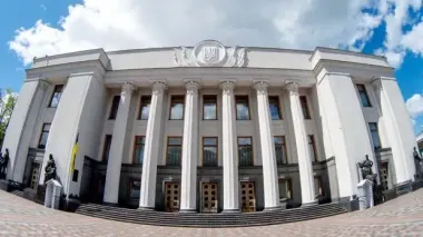 Більше грошей для чиновників: Рада ухвалила закон про нові зарплати