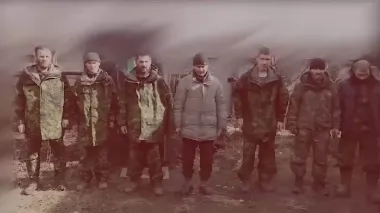 Ukrainian paratroopers take 8 Russian soldiers prisoner in Kursk Oblast – video