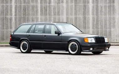 Старый универсал Mercedes W124 ушел с молотка по цене нового "Гелендвагена" (фото)