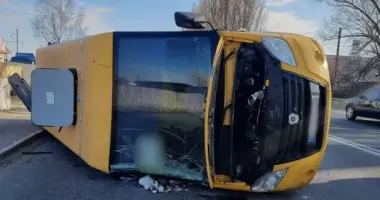 Під Києвом перекинулась маршрутка: постраждали 5 пасажирів