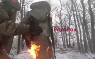 Occupiers extinguish their accomplice’s burning ass after drone attack: ’I’m burning!’ – ’Yeah, f#ck, sit on your ass!’. VIDEO