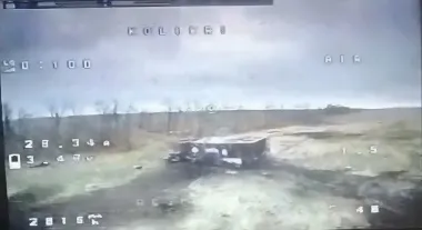 ВС РФ смастерили машину невиданной конфигурации для вывоза солдат: видео дронов ВСУ